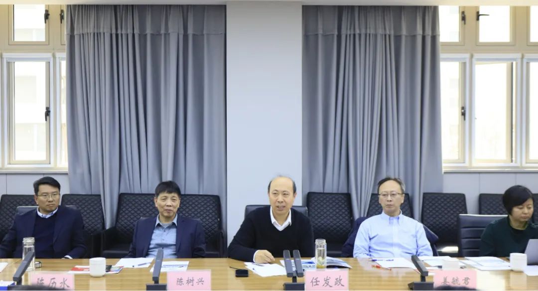 花花牛乳業(yè)集團黨委書記、董事長唐洪峰一行赴中原食品實驗室同中國工程院院士、中原食品實驗室主任任發(fā)政座談交流
