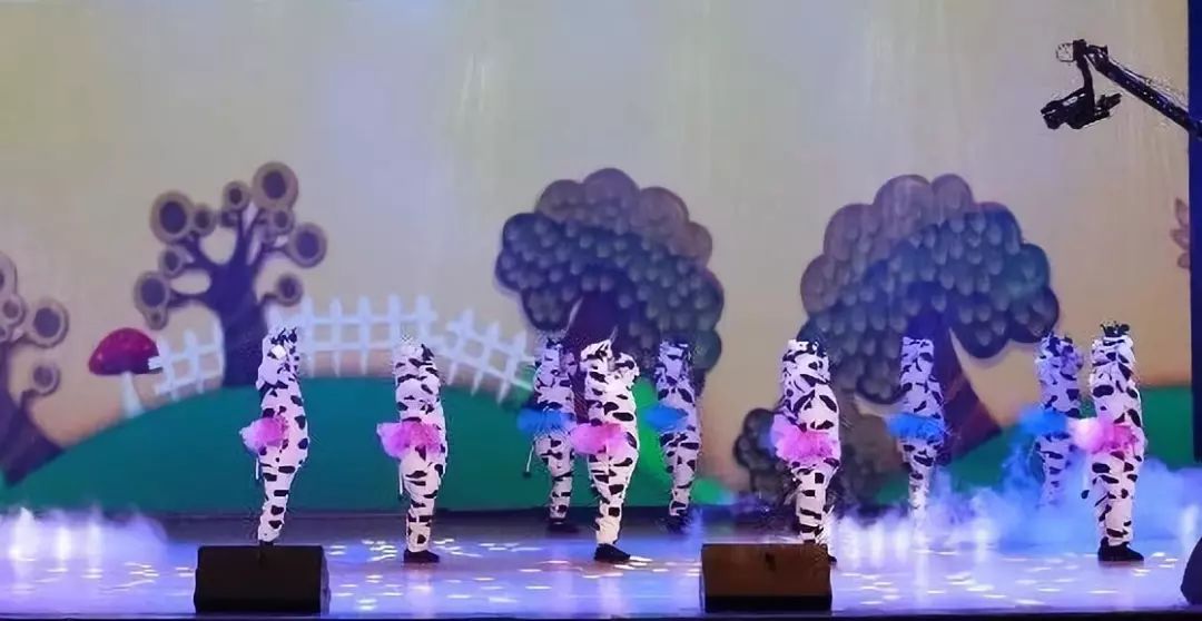 “贏在2019”，花花牛乳業(yè)集團(tuán)2019年新春晚會(huì)盛大開幕