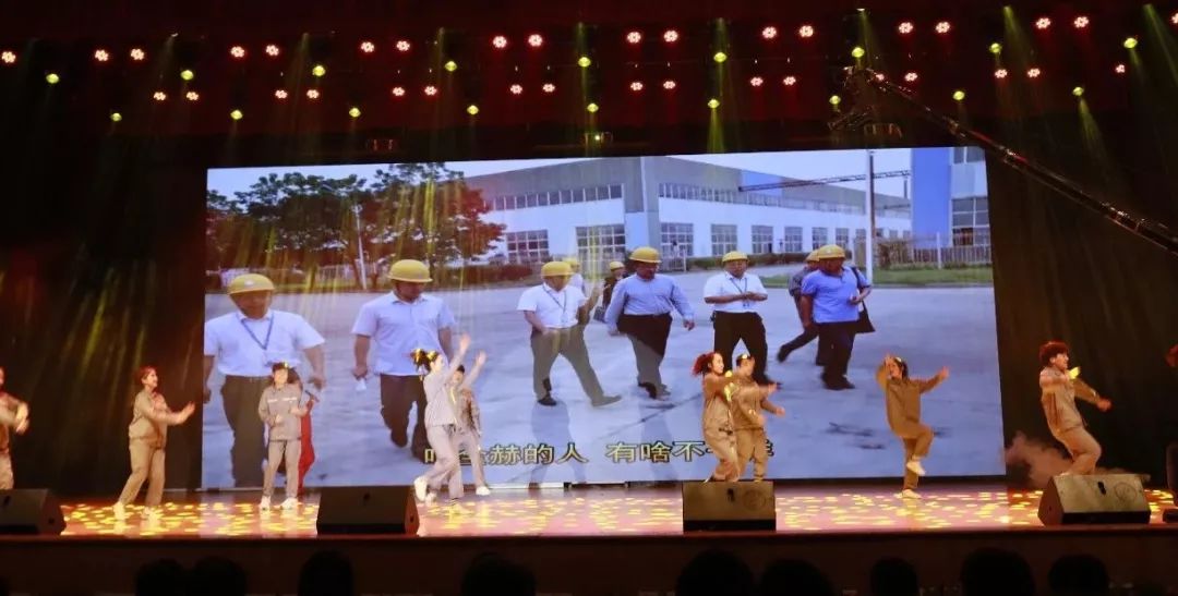 “贏在2019”，花花牛乳業(yè)集團(tuán)2019年新春晚會(huì)盛大開幕