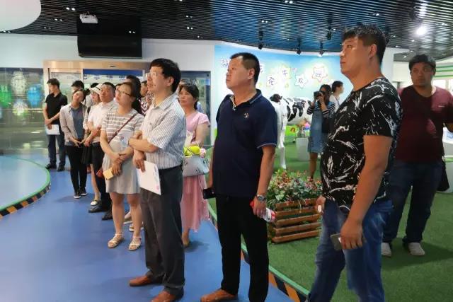 河南省食品安全座談會暨百場食安講座進校園啟動儀式在花花牛舉行 河南省食品安全座談會暨百場食安講座進校園啟動儀式在花花牛舉行