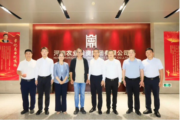 東方甄選俞敏洪先生到訪河南農(nóng)投集團，品嘗花花牛產(chǎn)品并給予高度評價